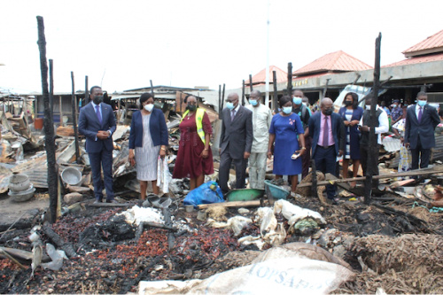 Visite marche Hanoukope incendie - Togo/ Incendie du marché de Hanoukopé : le gouvernement va  accompagner les victimes