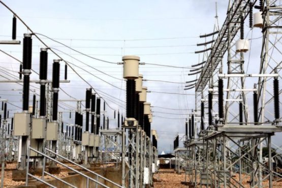Electrification 555x370 - Électricité : 1,5 million de personnes à toucher grâce à un nouveau financement