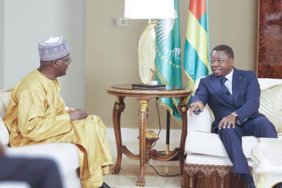 Le chef de lEtat a recu une delegation gouvernementale du Niger 555x370 - Coopération : une délégation gouvernementale du Niger reçue par Faure Gnassingbé