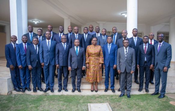 Les ambassadeurs togolais a letranger echangent avec la Pm 582x370 - Mme le Premier ministre échange avec les Ambassadeurs et Chargés d’affaires du Togo à l’étranger