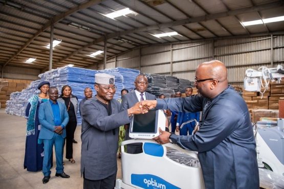 Nouveaux equpements medicaux 555x370 - Togo : appui en équipements modernes aux formations sanitaires