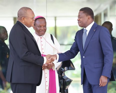Echanges entre le chef de lEtat et le Cardinal Fridolin Ambongo Besungu 463x370 - Echanges entre le chef de l’Etat et le Cardinal Fridolin Ambongo Besungu