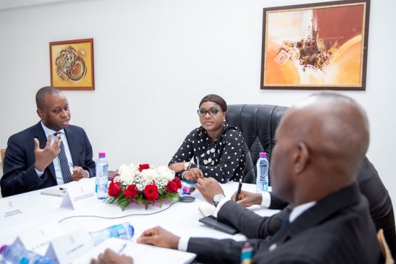 Rencontre admin BM 555x370 - Togo : Dr. Sandra Ablamba Johnson échange avec l’Administrateur du Groupe II auprès de la Banque mondiale