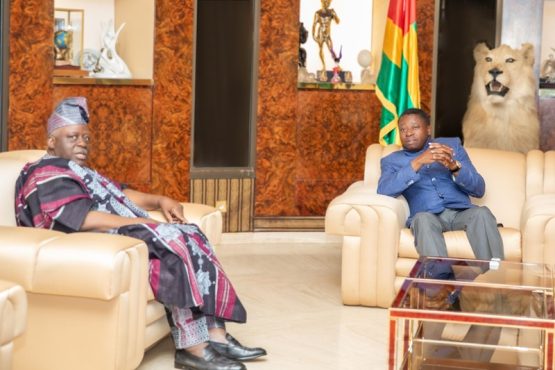 echanges entre le chef de lEtat et les Presidents de lAssemblee nationale de la Cote dIvoire et du Benin 555x370 - Togo : le chef de l’Etat a reçu les présidents de l’Assemblée nationale de la Côte d’Ivoire et du Bénin