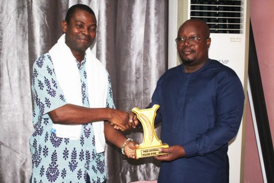 Patron Henekou laureat prix plume dor 2024 555x370 - ‘’Les Prix Littéraires du Togo’’ 2024 : Dr Patron Henekou marque la première édition de ses empreintes