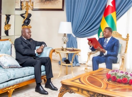 Diplomatie paix et securite en Afrique le chef de lEtat a recu un emissaire de son homologue angolais 504x370 - Diplomatie: un émissaire du Président angolais chez Faure Gnassingbé