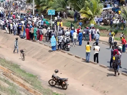 Accident AgoePont 493x370 - Accident de circulation à Lomé : 03 morts et 11 blessés, contrôles routiers renforcés dans les jours à venir