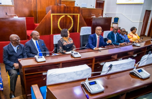 Echange entre le pdt de lA.N et le personnel administratif - Assemblée nationale : échanges entre le nouveau président et le personnel administratif