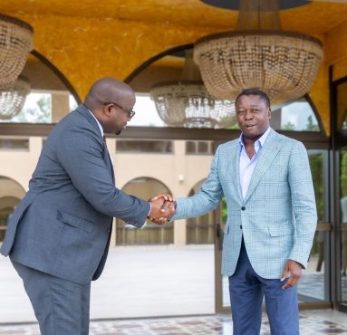 TOGO Stabilite dans les Grands Lacs Faure Gnassingbe recoit le ministre congolais Floribert Anzuluni 383x370 - TOGO