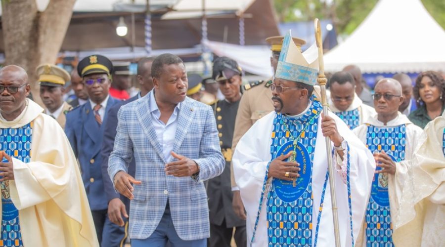 Celebration-du-Jubile-dOr-de-Notre-Dame-du-Lac-Togo-en-presence-du-chef-de-lEtat