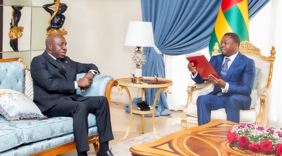 Diplomatie-paix-et-securite-en-Afrique-le-chef-de-lEtat-a-recu-un-emissaire-de-son-homologue-angolais