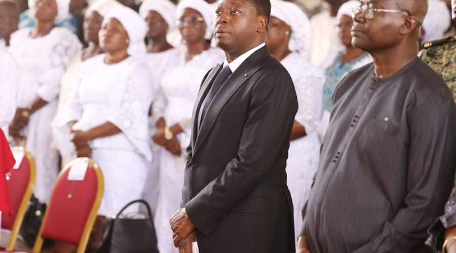 Hommage-du-chef-de-lEtat-a-feu-Colonel-Bitala-Madjoullba