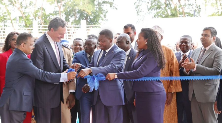 Investissement-le-President-du-Conseil-inaugure-une-nouvelle-usine-textile-a-la-PIA