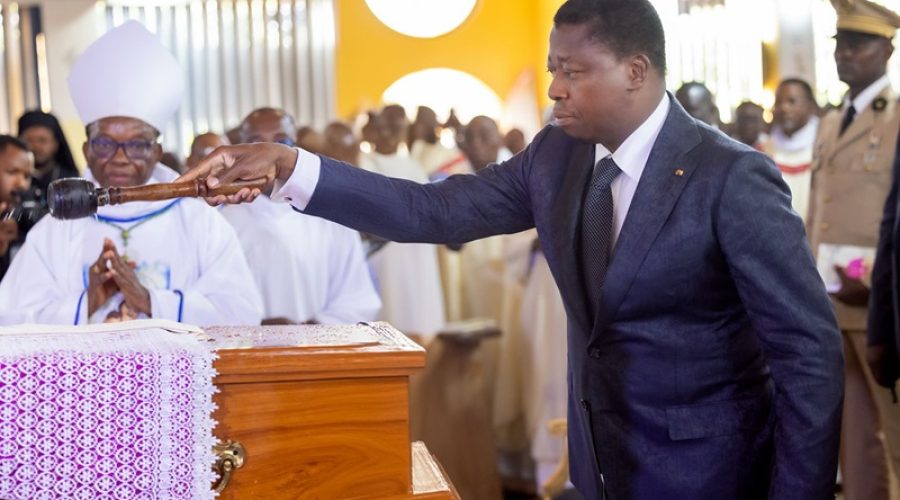 Obseques-de-Mgr-Barrigah-Le-Chef-de-lEtat-assiste-a-la-messe-denterrement-