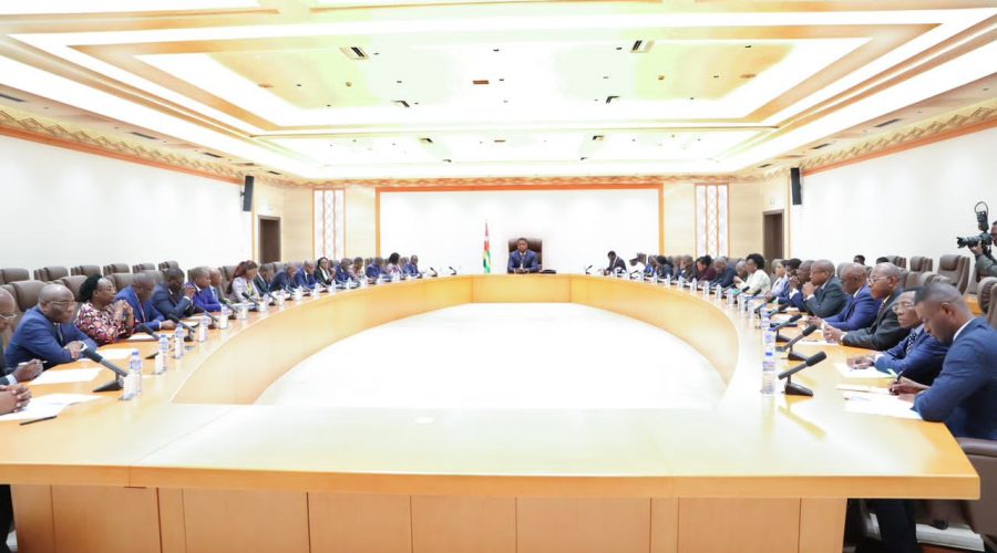 Premeir conseil des ministres du gouvernement de transition