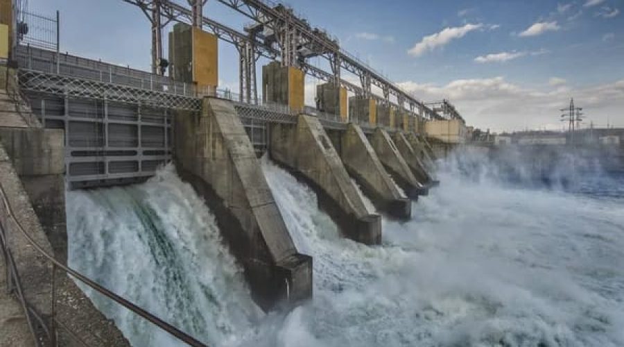 Projet de construction d'un barrage à Sarakawa