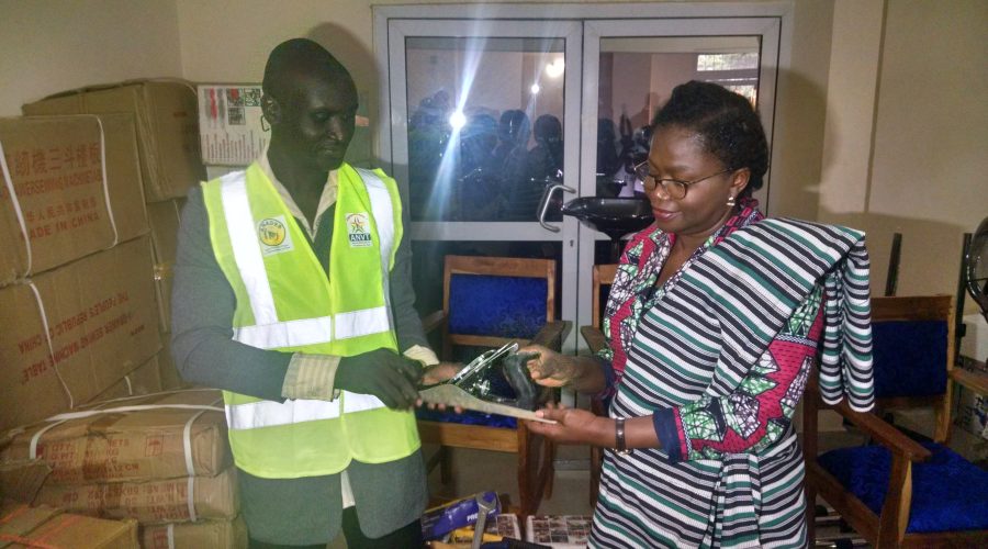 Remise de kits JDS à Kara