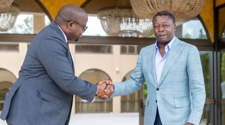 Stabilite-dans-les-Grands-Lacs-Faure-Gnassingbe-recoit-le-ministre-congolais-Floribert-Anzuluni